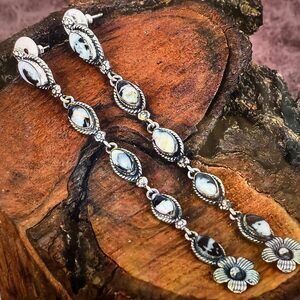 White Buffalo Dahlia Turquoise Gemstone‎ Stud Earrings